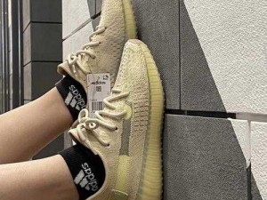 yeezy350 亚洲限定版，全新设计，舒适透气，时尚百搭